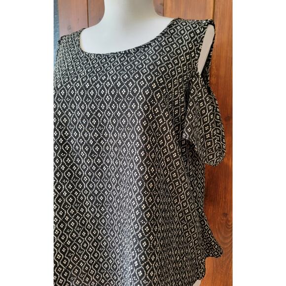 Meraki Women’s L Cold Shoulder Black Top Cream Floral Flutter Sleeves Cape Back - Picture 4 of 16